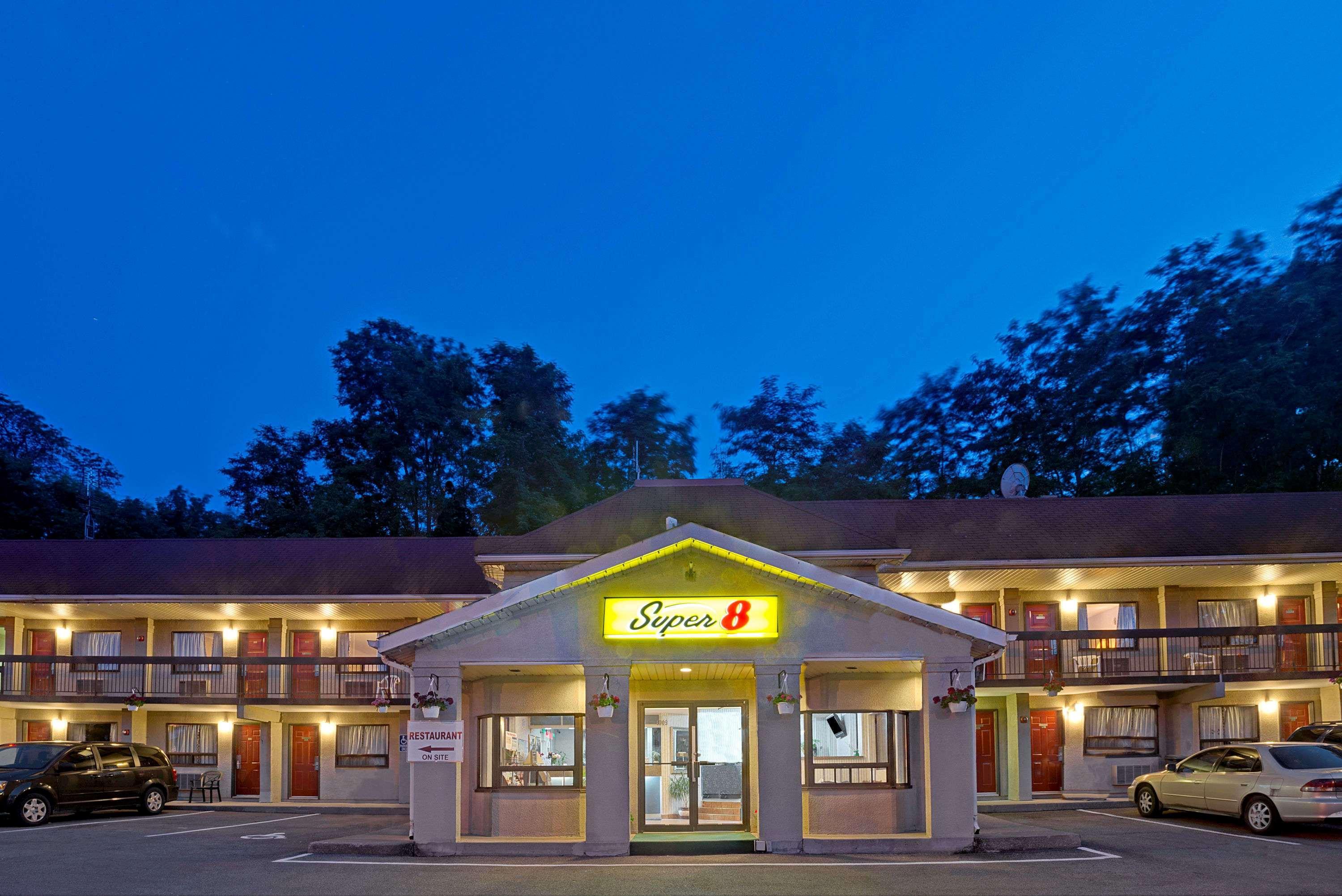 Super 8 By Wyndham Niagara Falls North Eksteriør bilde