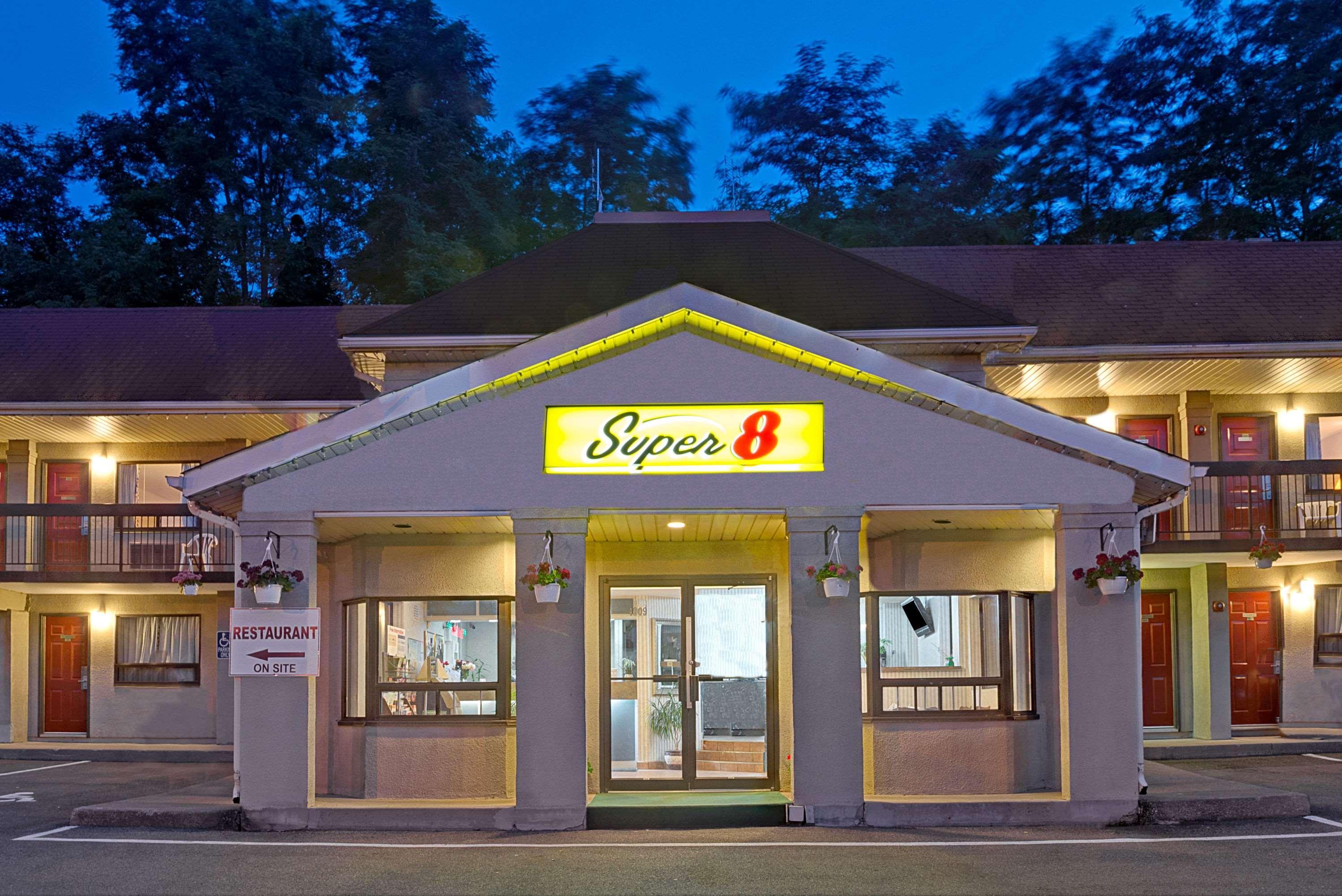 Super 8 By Wyndham Niagara Falls North Eksteriør bilde